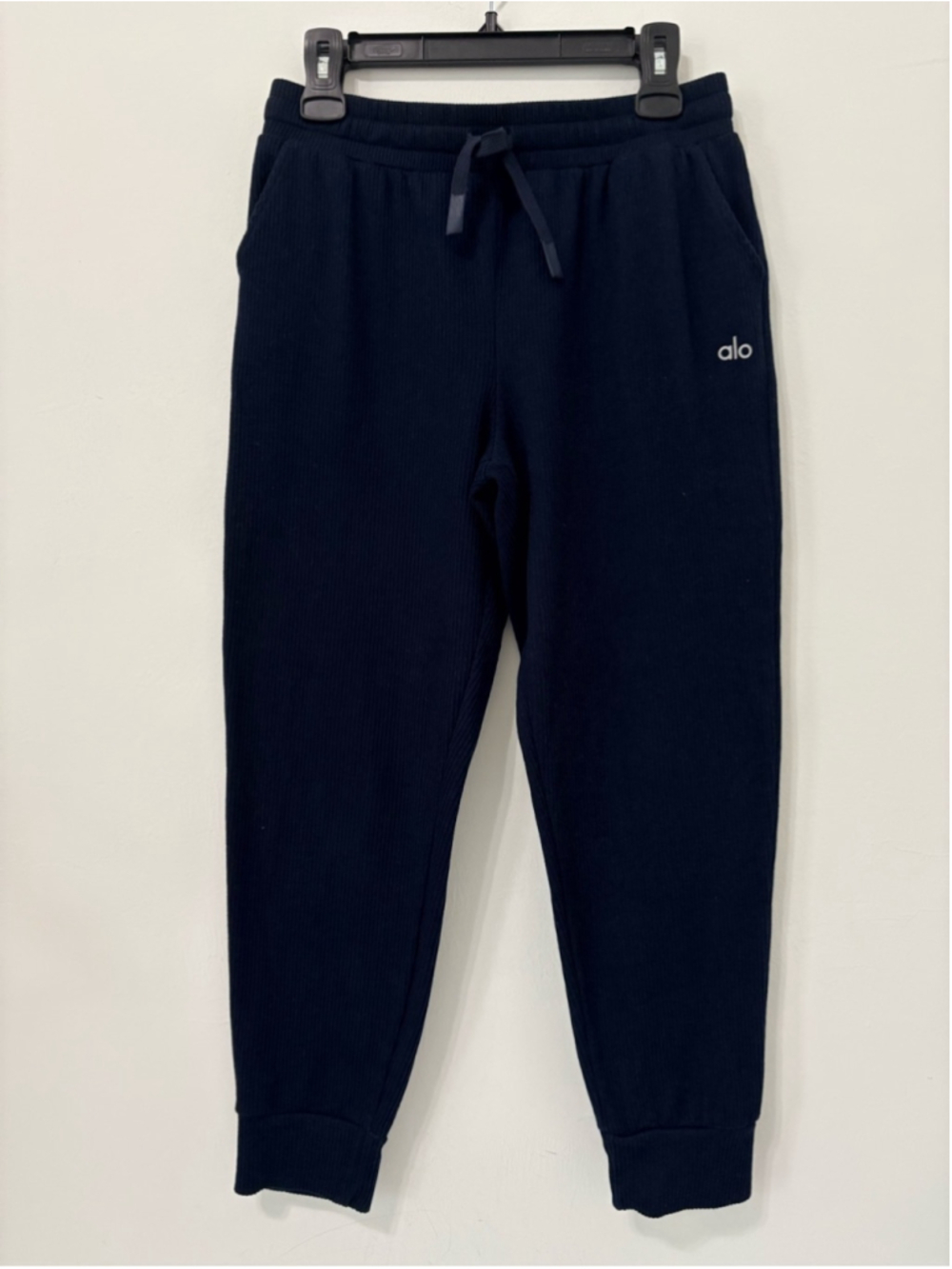 Alo Yoga Muse Sweatpants Sz M Navy EUC - Picture 2 of 10